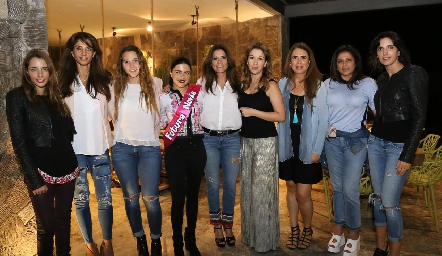  Ana Paula y Cecilia de los Santos, Chiara Pizzuto, Daniela, Claudia y Pilar de los Santos, Pilar Díaz de León, Alejandra y Marisol de los Santos.