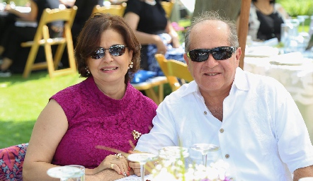  Dora Cabrera y Javier Díaz Dibildox.