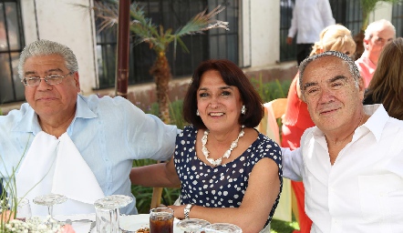  Víctor Benavente, Rosario Fuentes y Alfonso Benavente.