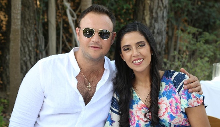   Marco César y Silvia Araiza.
