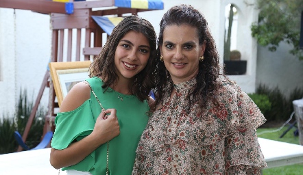  Valeria Padilla y Alejandra León.
