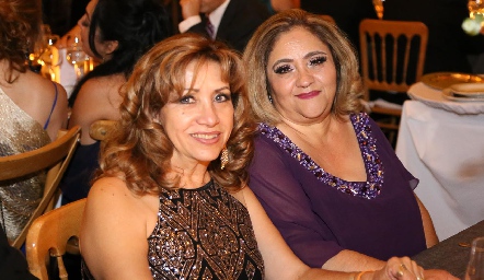  Alejandra Ruiz y Liz Gutiérrez.