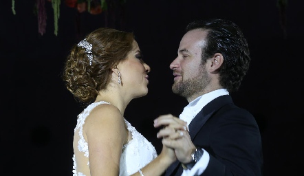  Toño Díaz Infante y Paola Correa.