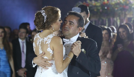  Paola y Enrique Correa .