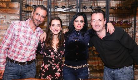  Efrén Romo, Paloma González, Lizeth y Ulises Artolózaga.