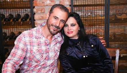  Efrén Romo y Lizeth Artolózaga.
