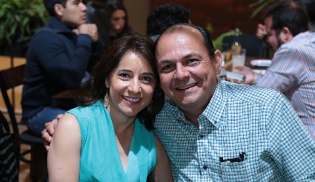  Rebeca Villalobos y Héctor Villalobos.