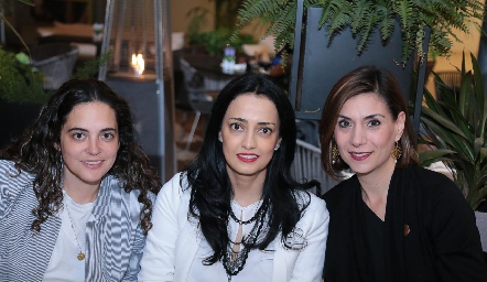 Yezmín Soto, Cristy Villanueva y Lucrecia del Villar.