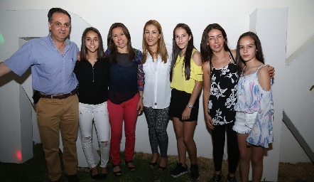  Eduardo Kasis, Regina Kasis, Laura Monjarás, Tere Moreno, Karina Medrano, Fernanda Quintero e Isa Tobías.