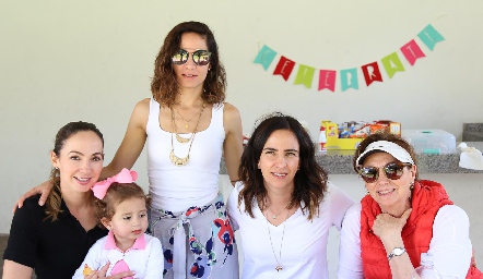  Lila Medina, Inés Güemes, Ifi Güemes, Alejandra Güemes y Carmelita Reynoso.