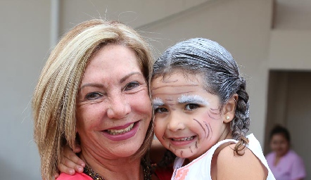  Lula Díaz Infante con su nieta Carlota.