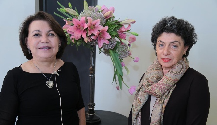  Pilar Medellín y Patricia Nas.