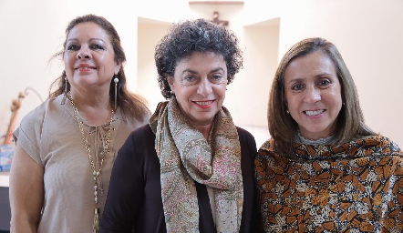  Silvia Esparza, Patricia Nas y Rocío García.