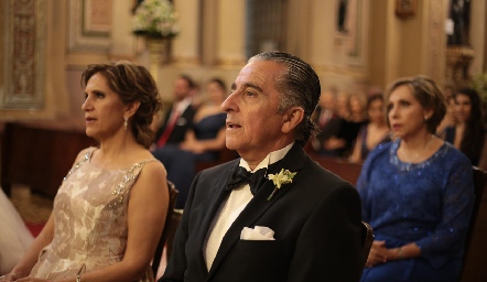 . Dolores Lastras de Díaz de León y Enrique Díaz de León, papás de la novia 