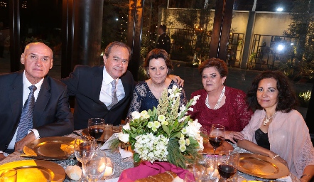  Arturo Sánchez, Ernesto Madrigal, Martha Torres, Lourdes Montemayor de Sánchez y Amparo Rosillo.