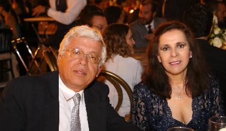  Eduardo Garza y María Teresa Garza .
