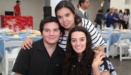 Lorenzo Zetina, Marcela Puga y Andrea Abud.