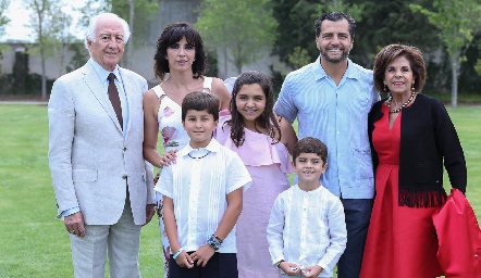  Familia de los Santos.