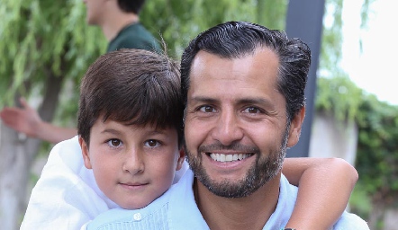  Carlitos y Carlos de los Santos.