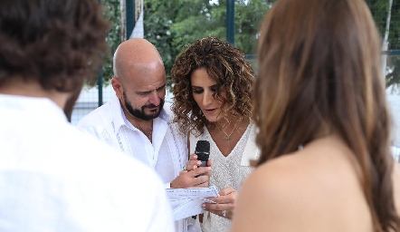  Paco y Bere Hinojosa, padrinos de Gabriel.