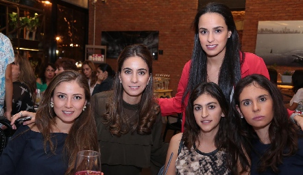  Elizabeth Treviño, Lore Andrés, Natalia Leal, Paty Gómez y Daniela de la Fuente.
