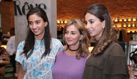  Melissa Andrés, Lorena Robles de Andrés y Lore Andrés.
