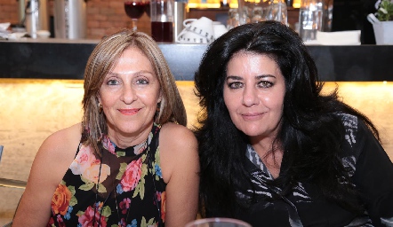  Gabriela Ocaña y Dinia Amor.