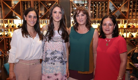  María Rosa Mejía, Catalina Abud, Catherine Barret de Abud y Rosa María Mejía.