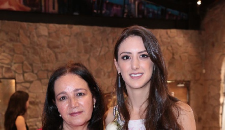  Catalina con su suegra, Rosa María Maza de Mejía.