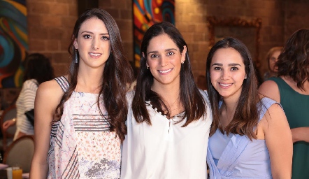  Catalina con sus cuñadas,María Rosa y Bárbara Mejía Maza.