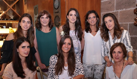 Lore Andrés, Catherine Barret de Abud, Catalina Abud, Daniela Rivero, Marcela Rivero, Pau Nieto, Cristina Rivero y Cristina Barret.