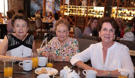  Pera Maza, Bertha Hernández de Maza y Magdalena González.