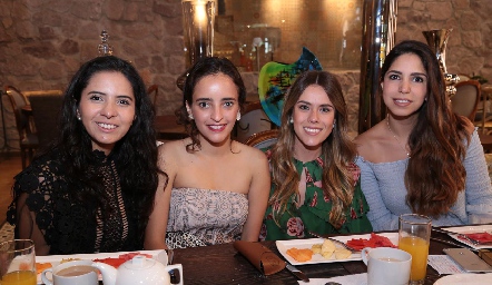  Montserrat Alcaraz, Isabella Torres, Jocelyn Córdova y Adriana Estrada.