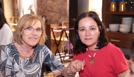  Montserrat Ortiz y Rosa María Maza de Mejía.