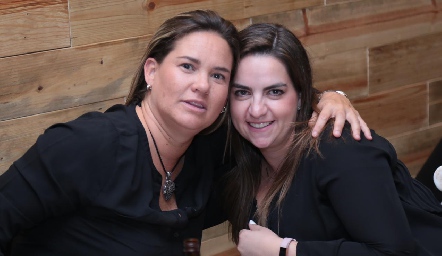  Daniela Benavente y Maripepa Muriel.