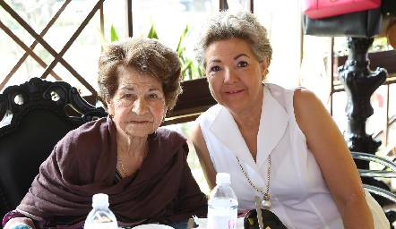  Josefina Ponce y Lorenza Quiroz .