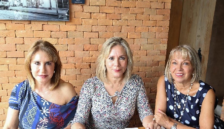  Tere Mejía, Laura Álvarez y Ángeles Mézquida.