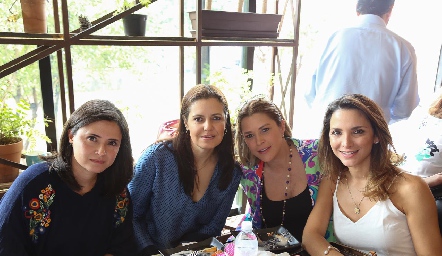  Paola Félix, Begoña López, Jonel Sharp y Ana Lía Maggiori.