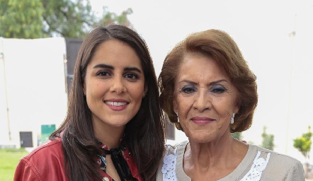  Paola Hernández y Guadalupe Gutiérrez.