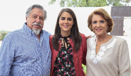  Valentín Hernández, Paola Hernández y Guadalupe Gutiérrez.