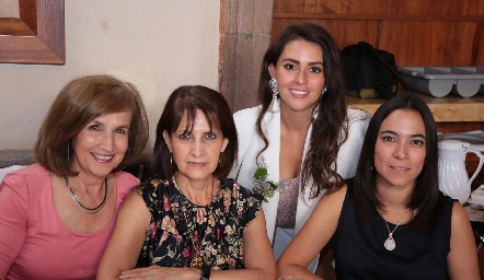  Ángeles Ugalde, Silvia Ugalde, Vicky Álvarez y Romina Cuevas.