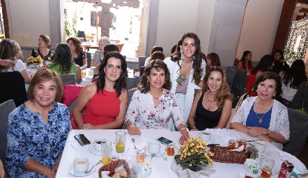  Patricia Martínez, Sandra Villasuso, Marisa Mercado, Vicky Álvarez, Olga y Gabriela Mercado.