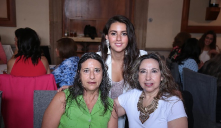  Vicky, Julieta y Patricia Álvarez.