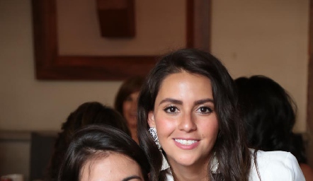  Ana Patricia Martínez y Vicky Álvarez.
