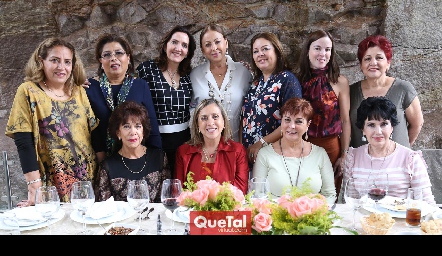  Rocío  García de Sigona con sus mejores amigas.