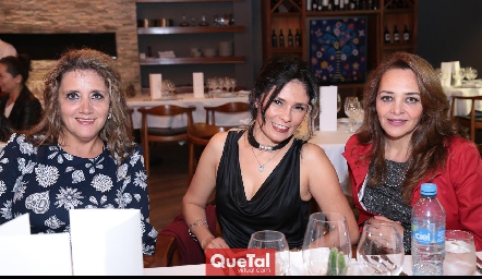  Vicky Maldonado, Helda Téllez y Claudia Escudero.