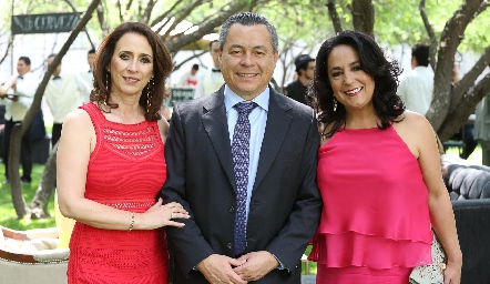  Carmen, Lisandro y Laura Bravo.