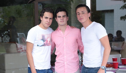  César Flores, Jero Gómez y Rodrigo Navarro.
