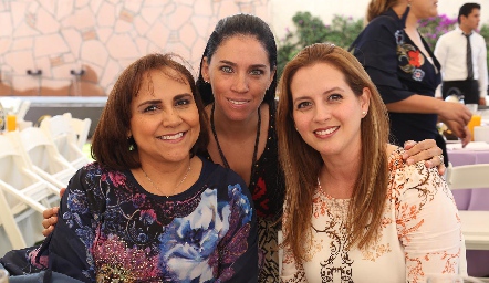  Fabiola Ferrandiz, Tere González y Laura Liñán.