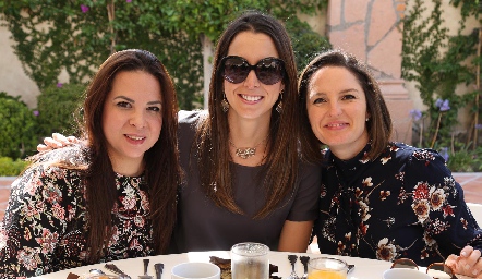  Karina Ramírez, Lorena Gil y Marifer Ramírez.